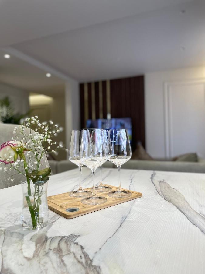 La Grand - New Bazaar Apartment Tiranë Ngoại thất bức ảnh