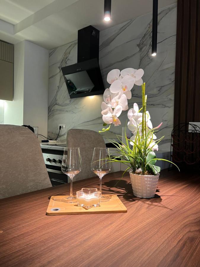 La Grand - New Bazaar Apartment Tiranë Ngoại thất bức ảnh